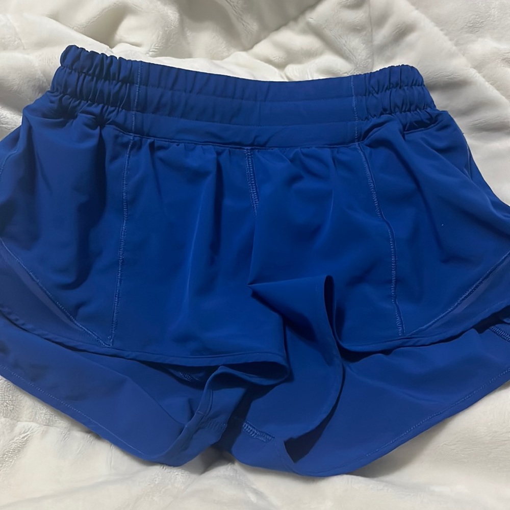 2.5 inch hotty hot lululemon shorts size 4